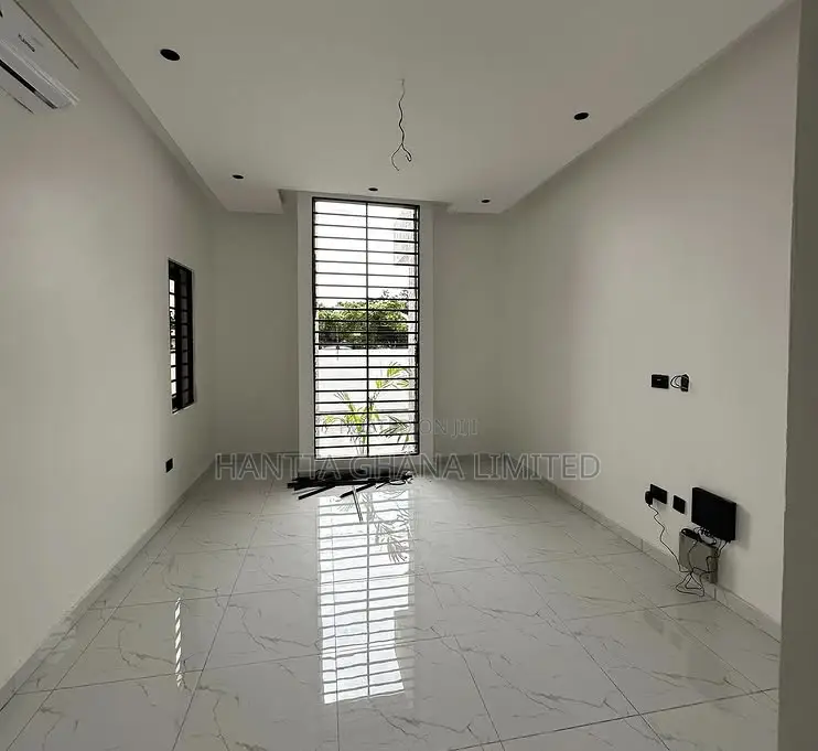 3bdrm House in Lake Side Estate for sale