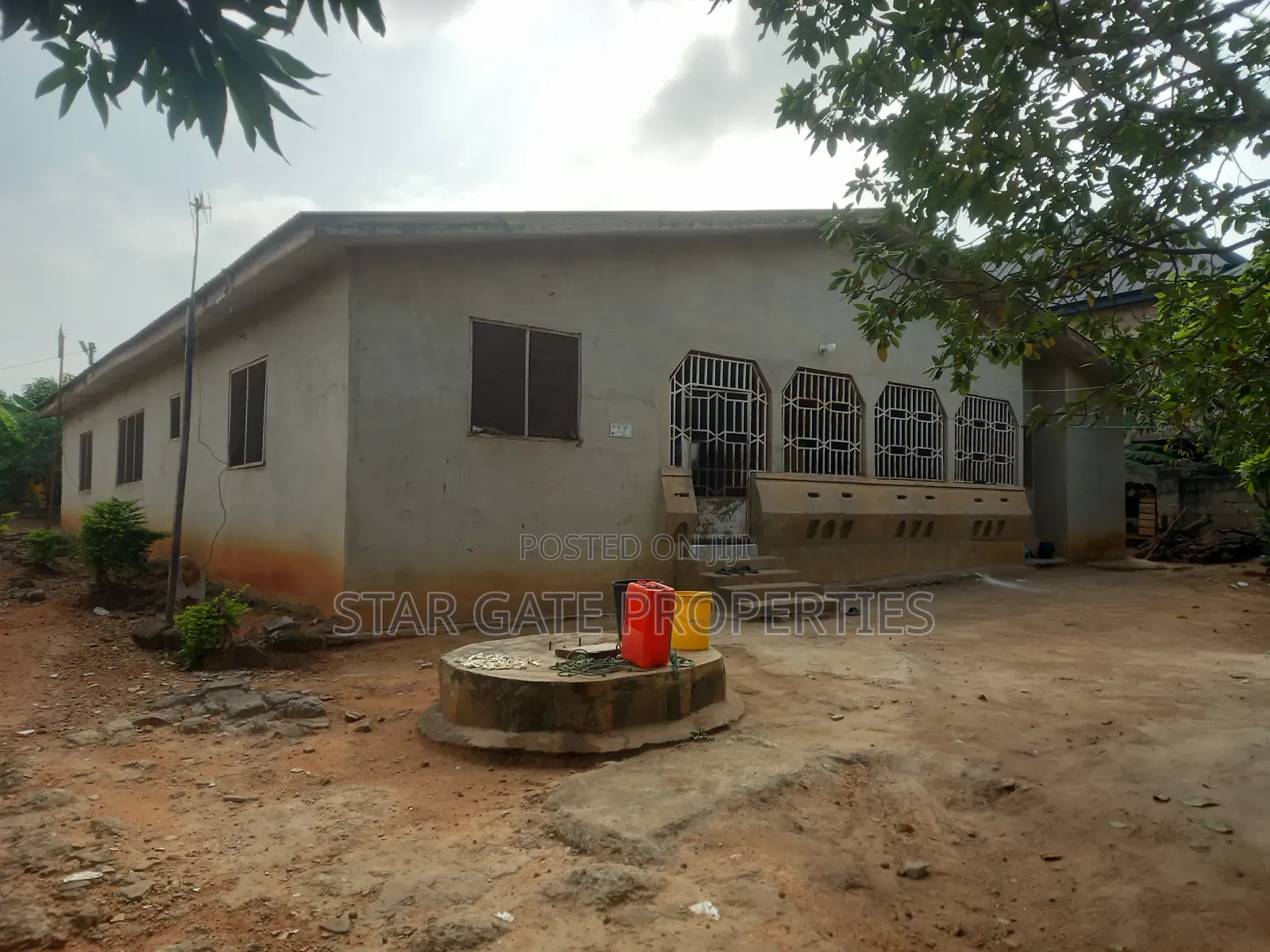 7bdrm House in Mampongteng Dumanafo, Kumasi Metropolitan for sale