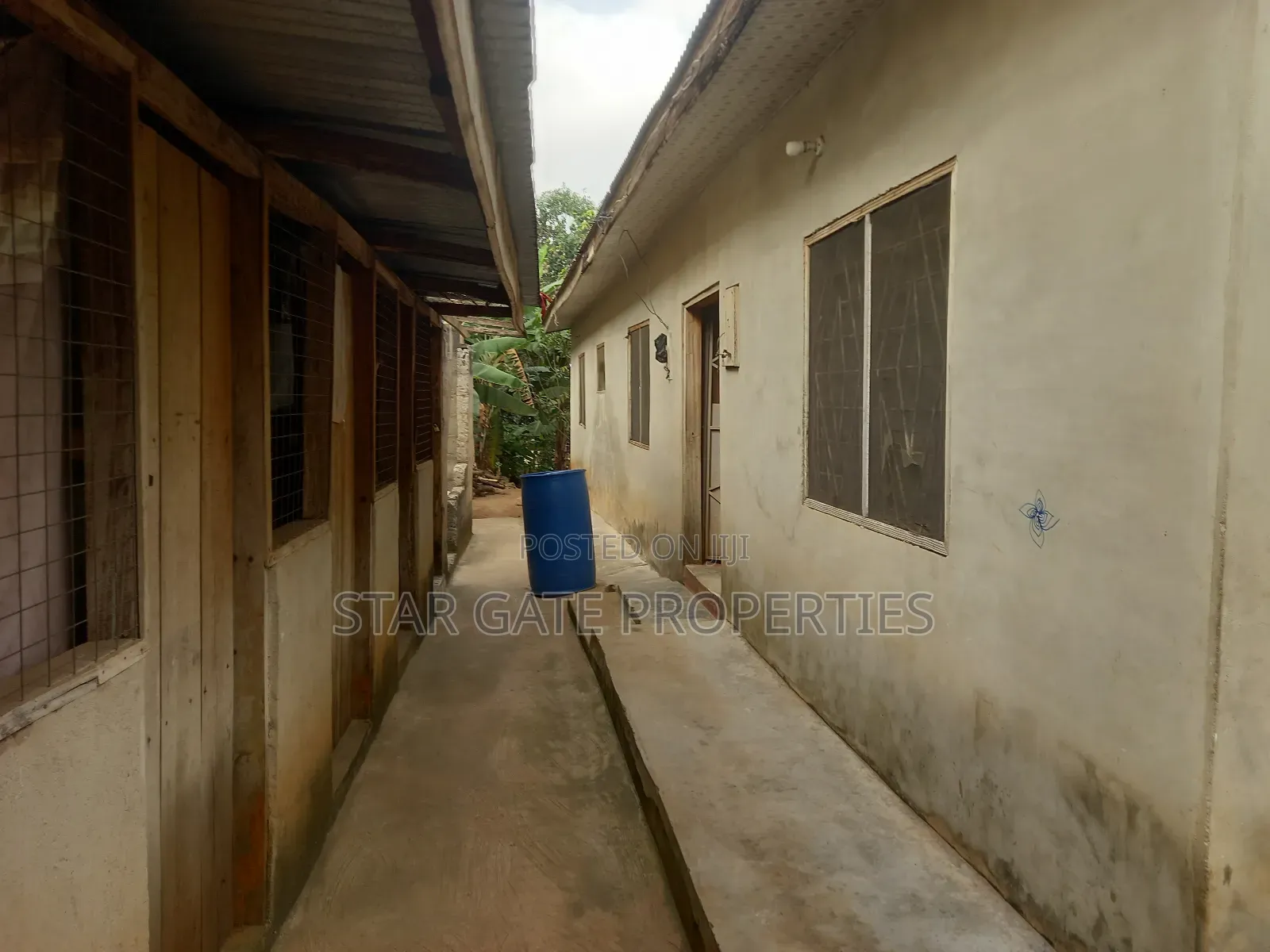 7bdrm House in Mampongteng Dumanafo, Kumasi Metropolitan for sale