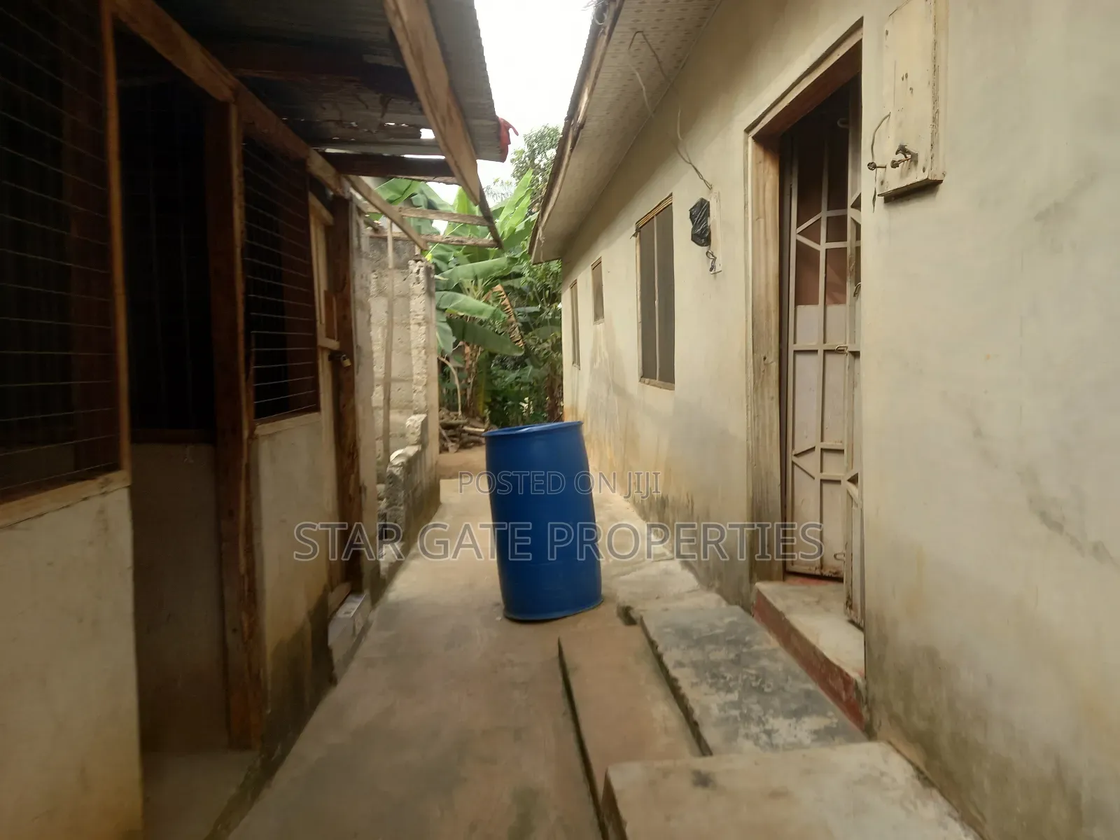 7bdrm House in Mampongteng Dumanafo, Kumasi Metropolitan for sale