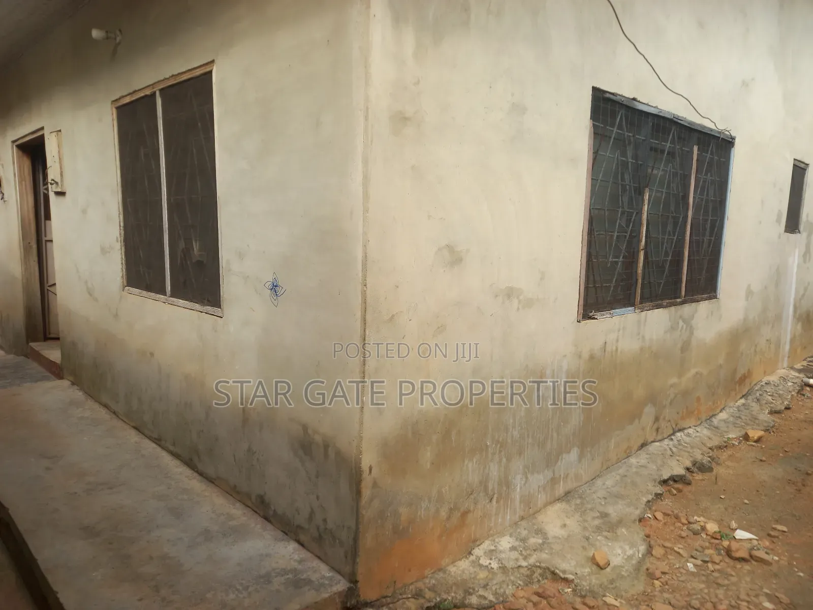 7bdrm House in Mampongteng Dumanafo, Kumasi Metropolitan for sale