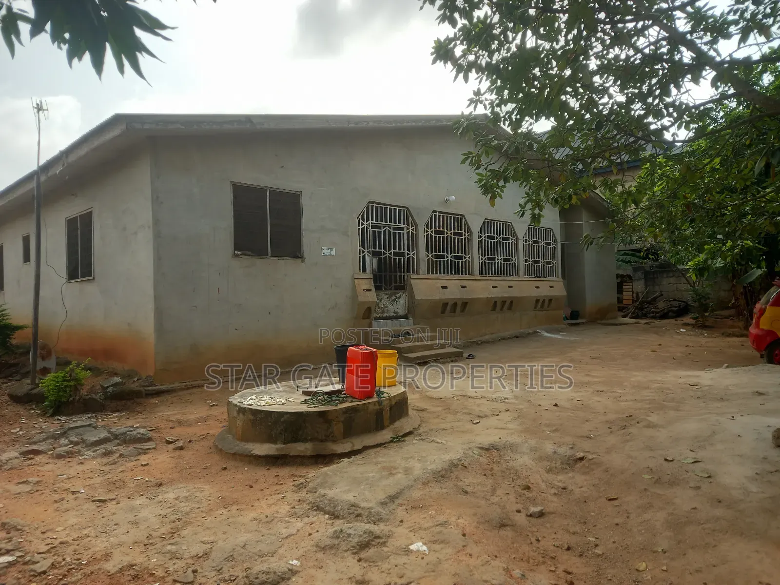 7bdrm House in Mampongteng Dumanafo, Kumasi Metropolitan for sale