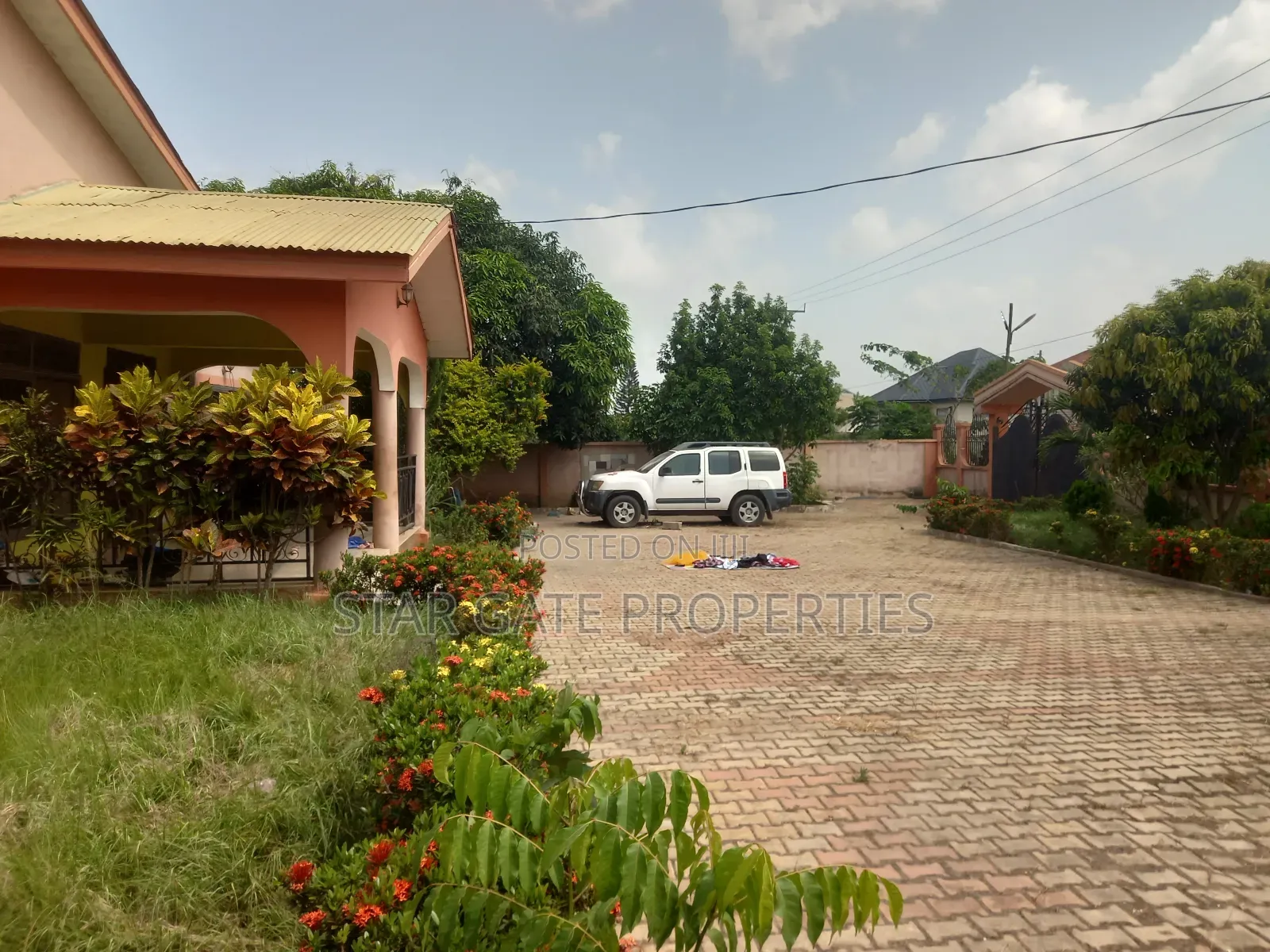 6bdrm House in Parkoso, Kumasi Metropolitan for sale