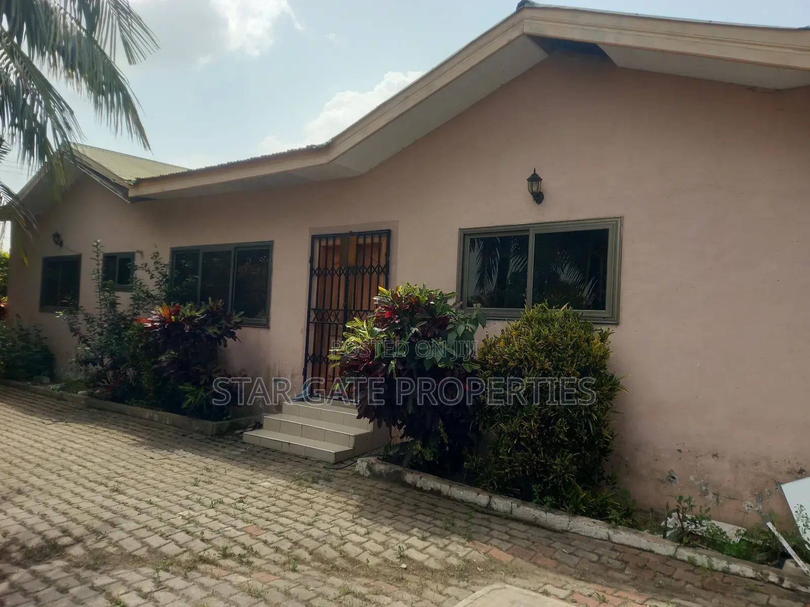 6bdrm House in Parkoso, Kumasi Metropolitan for sale