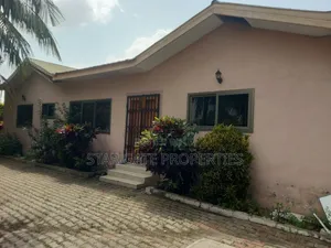 6bdrm House in Parkoso, Kumasi Metropolitan for sale