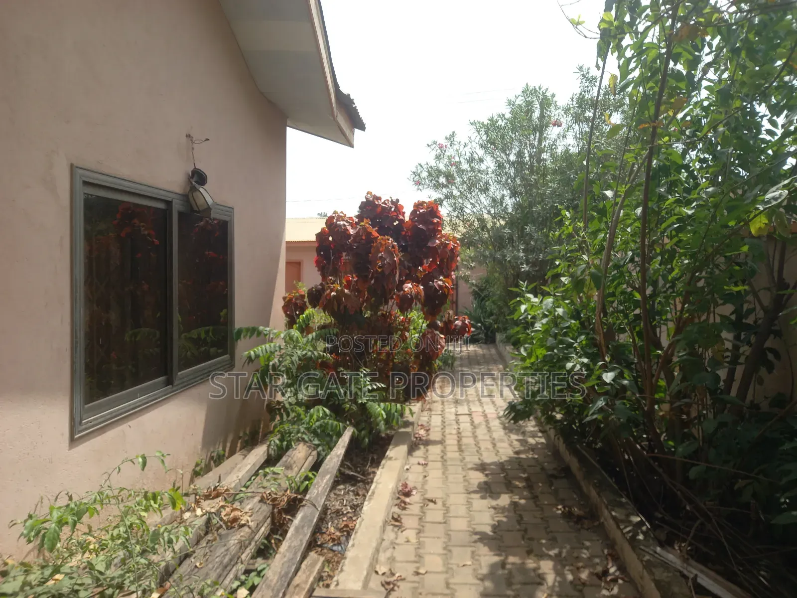 6bdrm House in Parkoso, Kumasi Metropolitan for sale