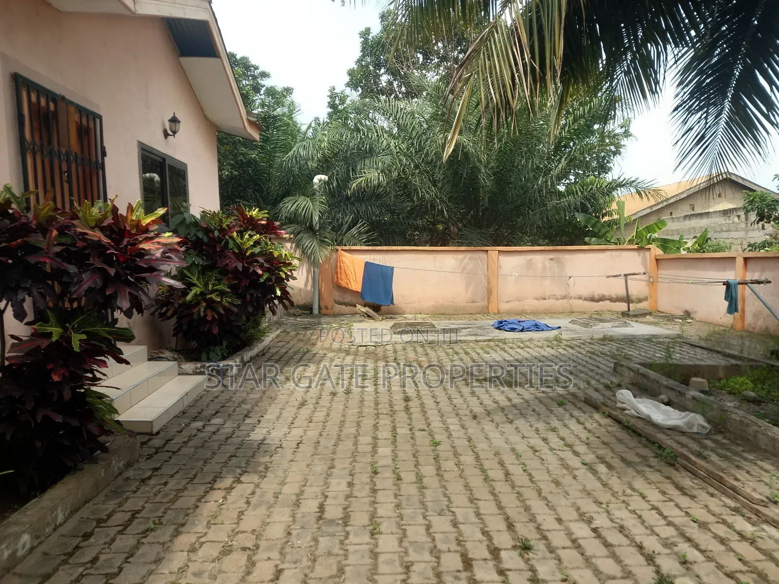 6bdrm House in Parkoso, Kumasi Metropolitan for sale
