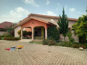 6bdrm House in Parkoso, Kumasi Metropolitan for sale