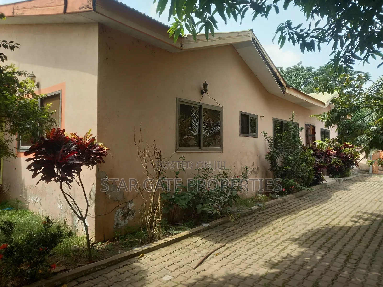 6bdrm House in Parkoso, Kumasi Metropolitan for sale
