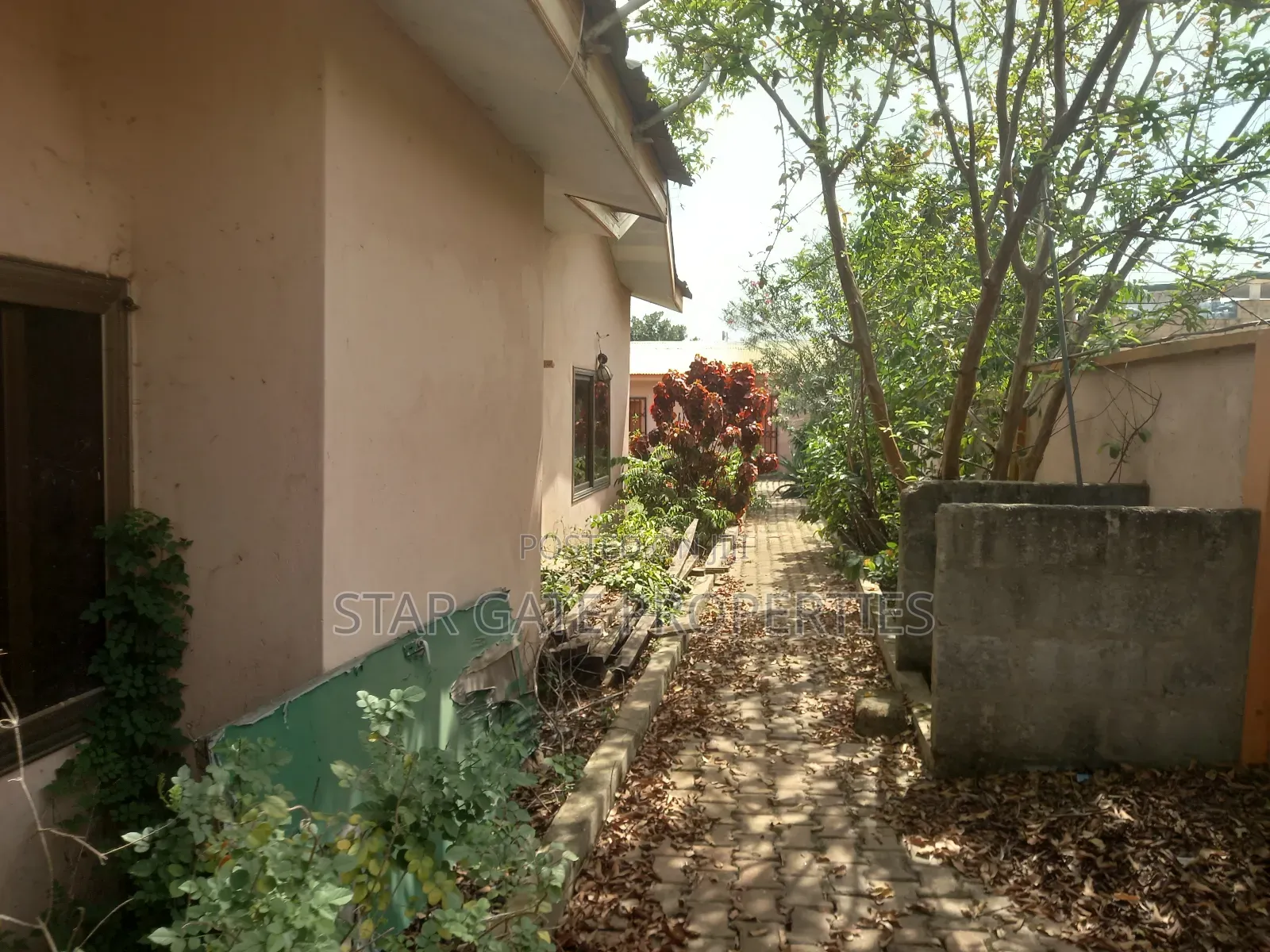 6bdrm House in Parkoso, Kumasi Metropolitan for sale