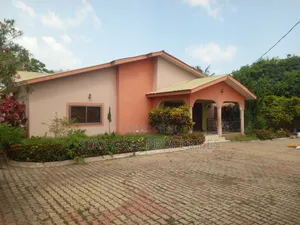 6bdrm House in Parkoso, Kumasi Metropolitan for sale