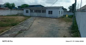 Mamprobi 4 Bedrooms 2 Toilet Bathroom