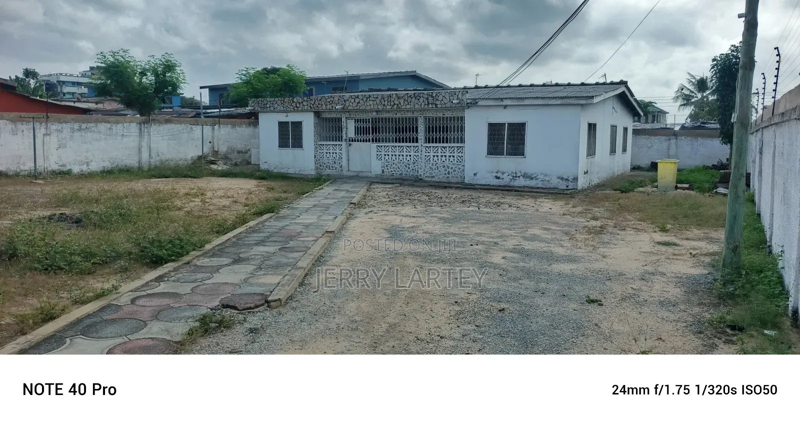 Mamprobi 4 Bedrooms 2 Toilet Bathroom