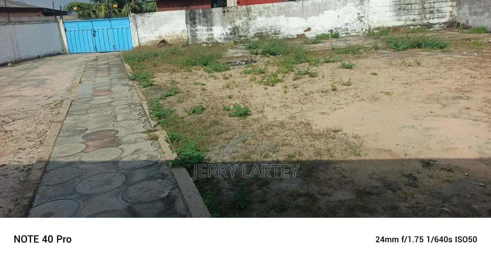 Mamprobi 4 Bedrooms 2 Toilet Bathroom