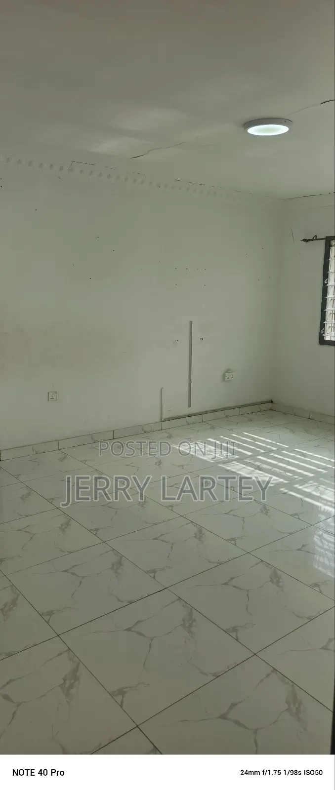 Mamprobi 4 Bedrooms 2 Toilet Bathroom