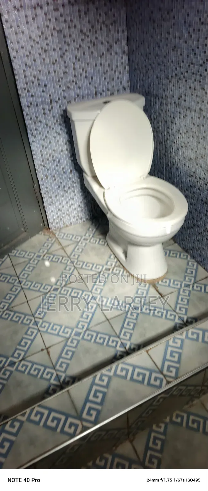 Mamprobi 4 Bedrooms 2 Toilet Bathroom