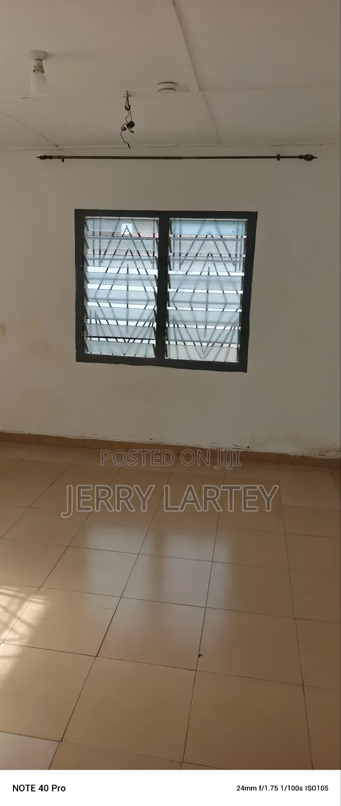 Mamprobi 4 Bedrooms 2 Toilet Bathroom
