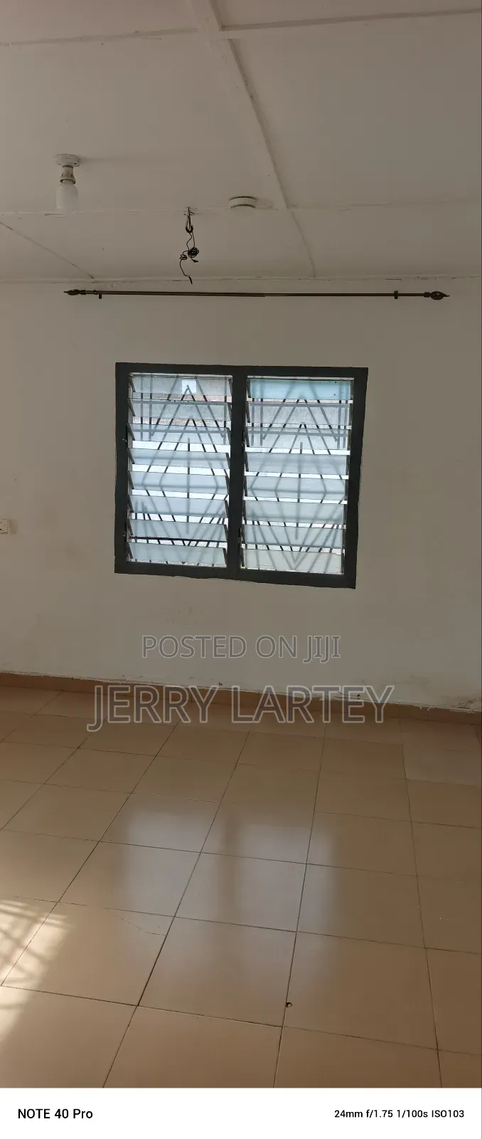 Mamprobi 4 Bedrooms 2 Toilet Bathroom