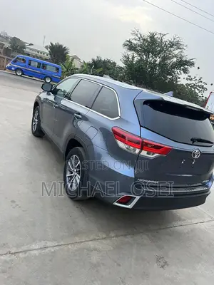Toyota Highlander XLE 2019 Gray