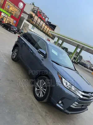 Toyota Highlander XLE 2019 Gray