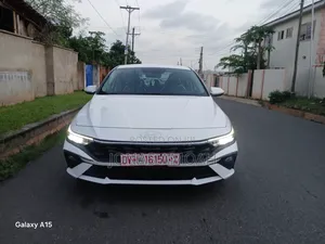 Hyundai Elantra SE IVT 2025 White