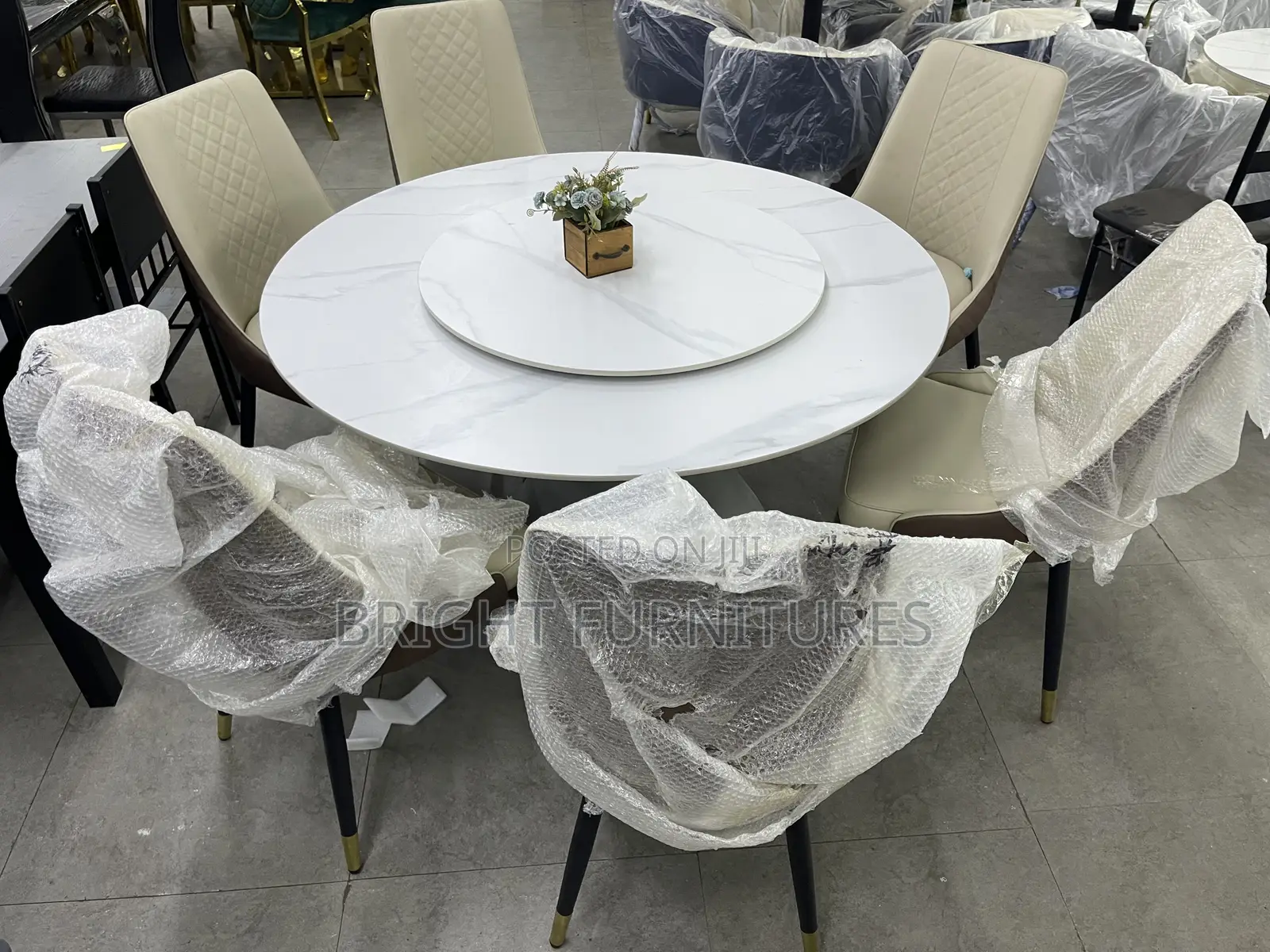 Quality Italian 6 Seater Dining Table With 6 Chairs