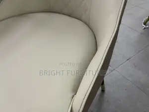 Quality Italian 6 Seater Dining Table With 6 Chairs
