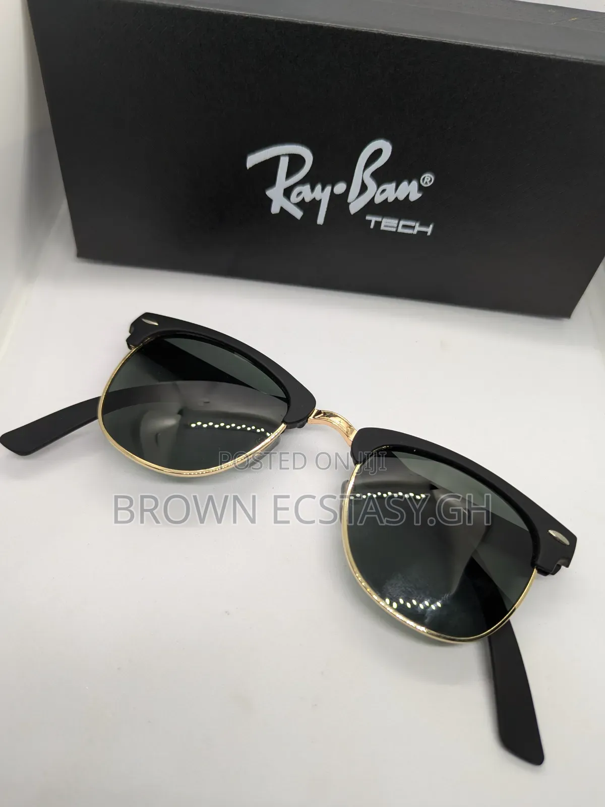Foldable Ray-Ban Club Master