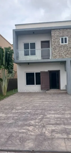 3bdrm Duplex in Spintex for sale