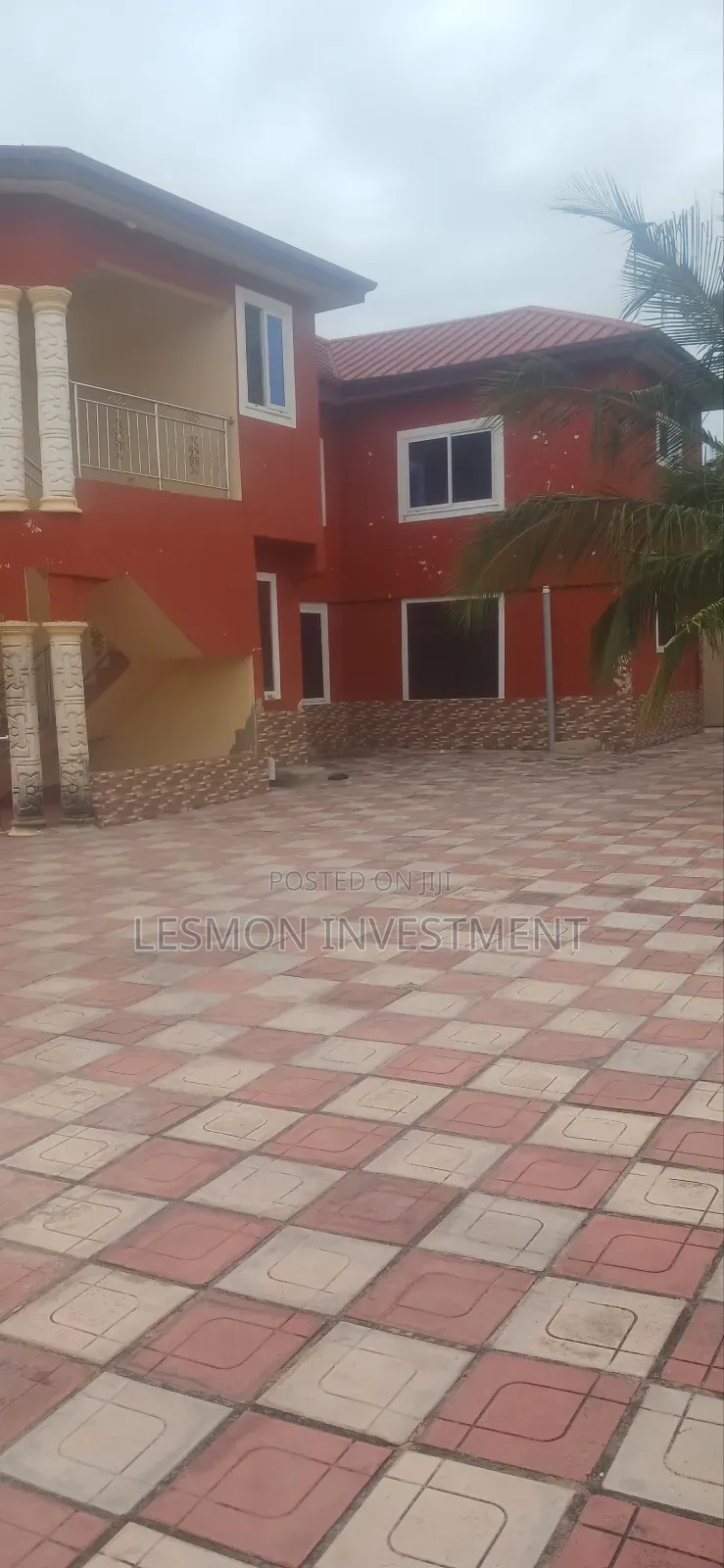 8bdrm Duplex in Sakumono for sale