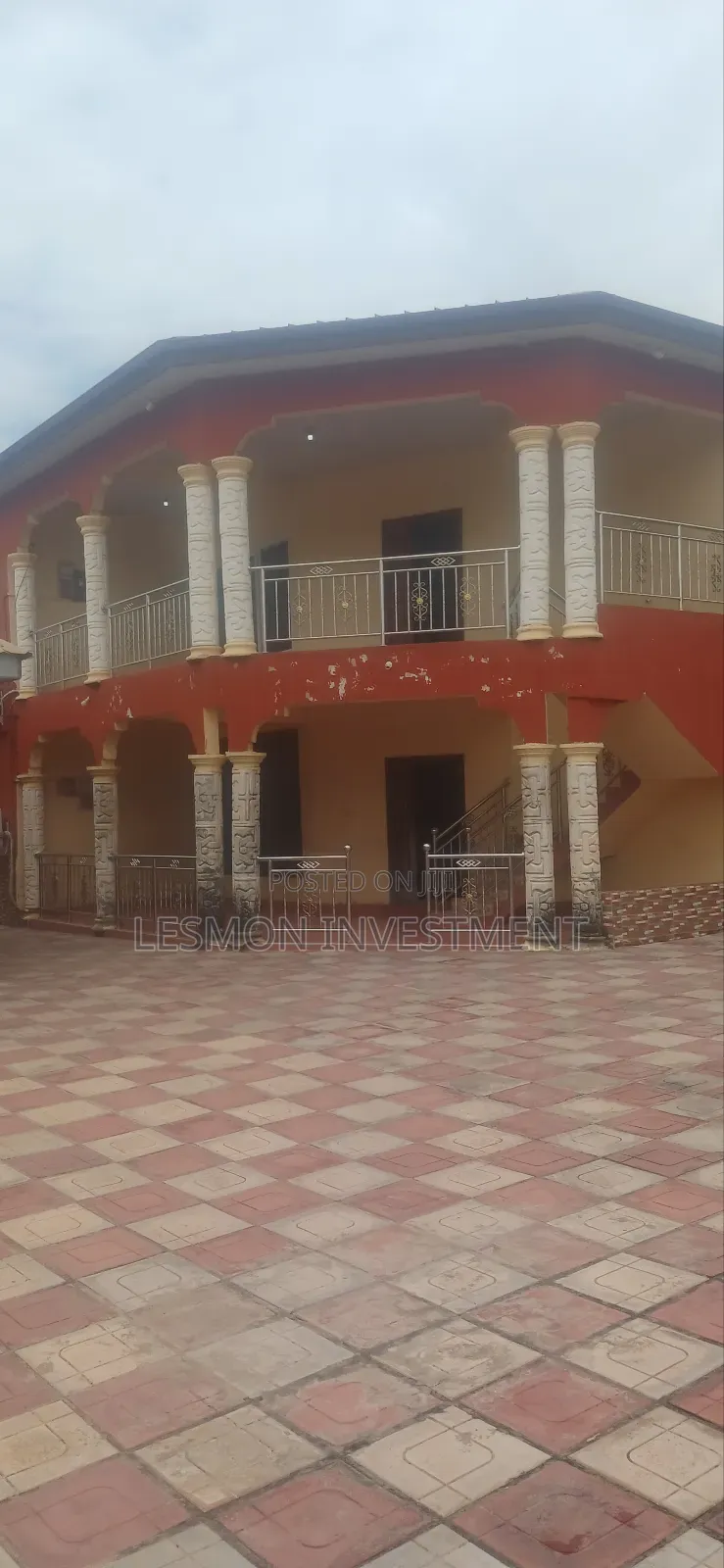 8bdrm Duplex in Sakumono for sale