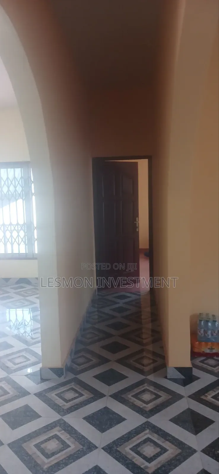 8bdrm Duplex in Sakumono for sale