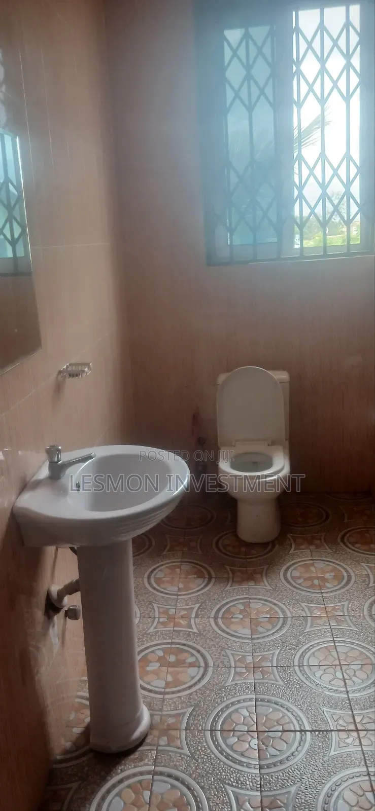8bdrm Duplex in Sakumono for sale