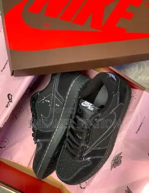 Air Jordan Retro 1 X Travis Scott Black