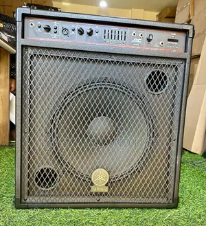 Yamaha Ba500 Baas Guitar Combo