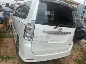 Toyota Voxy 2012 White