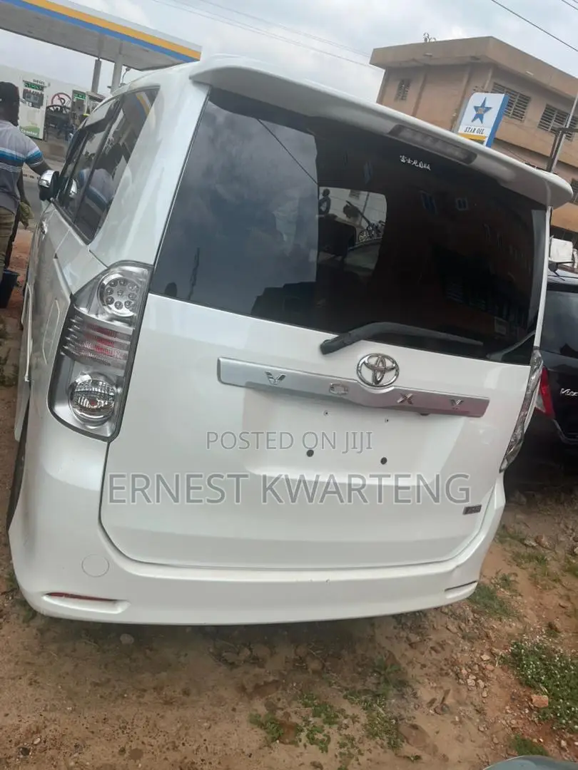 Toyota Voxy 2012 White