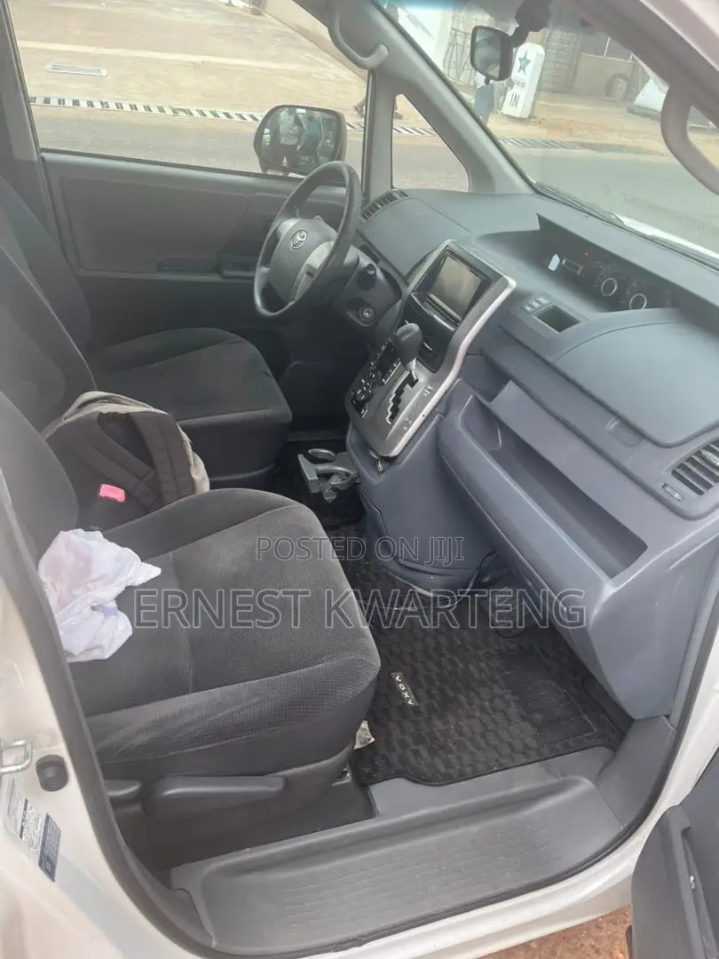 Toyota Voxy 2012 White