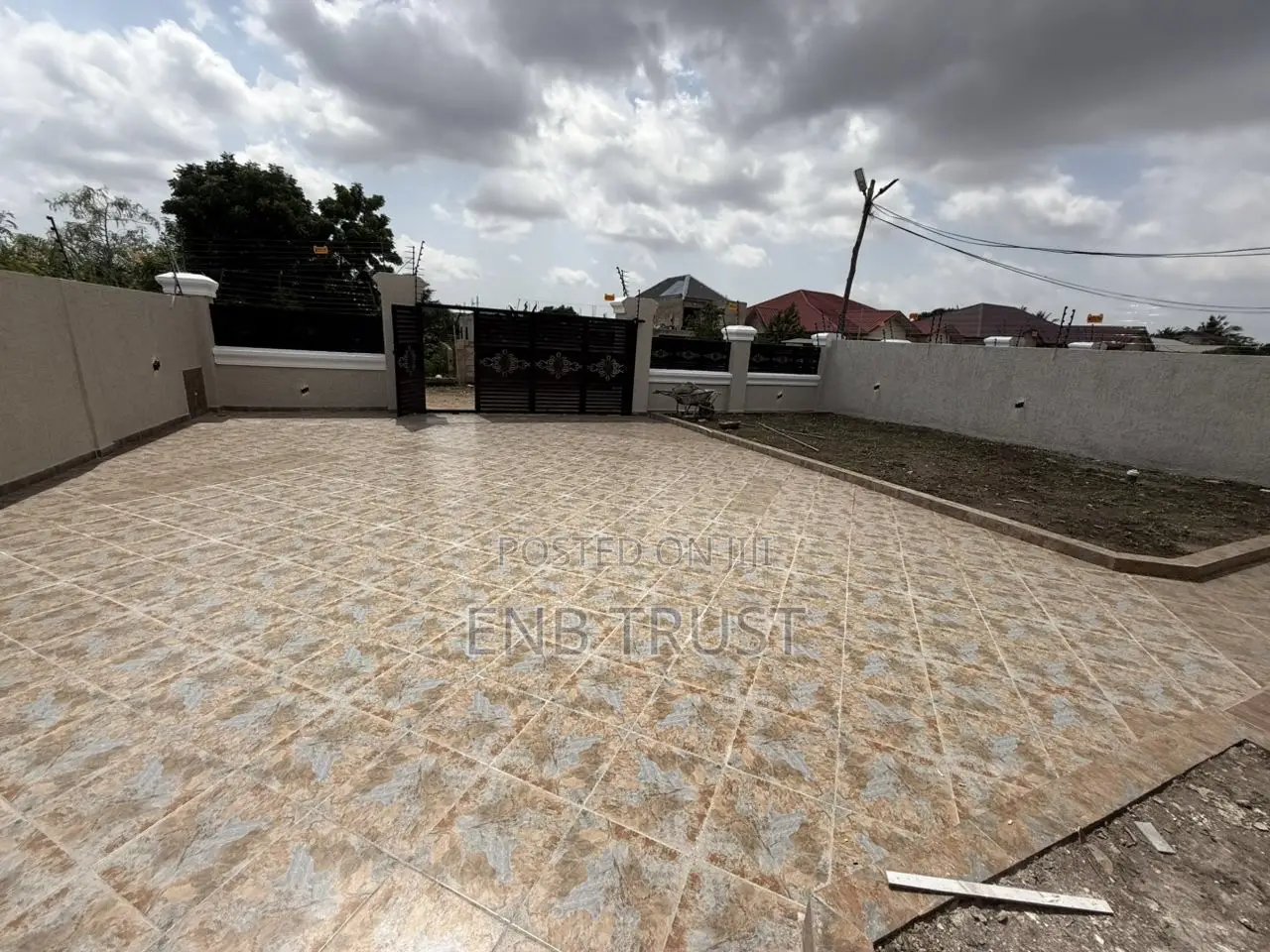 3bdrm House in Ablekuma, Manhean for sale