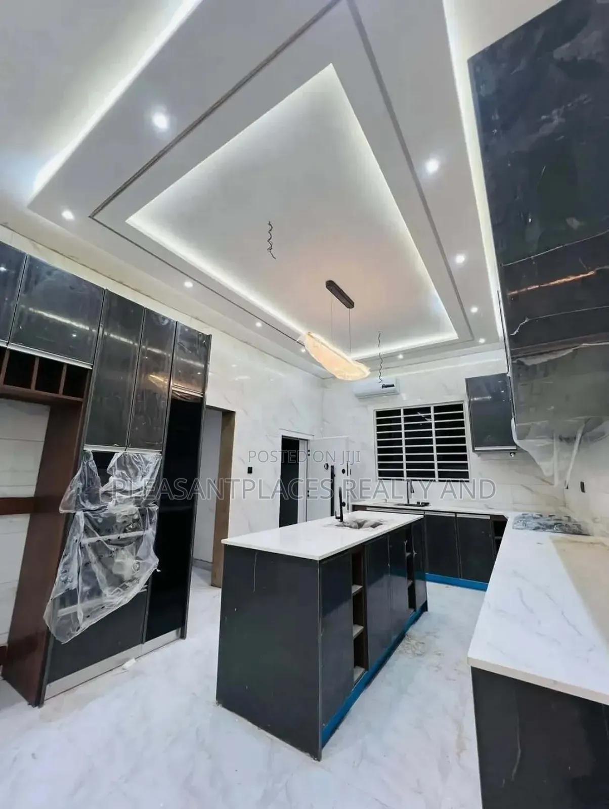 3bdrm House in Pleasantplaces, East Legon for sale