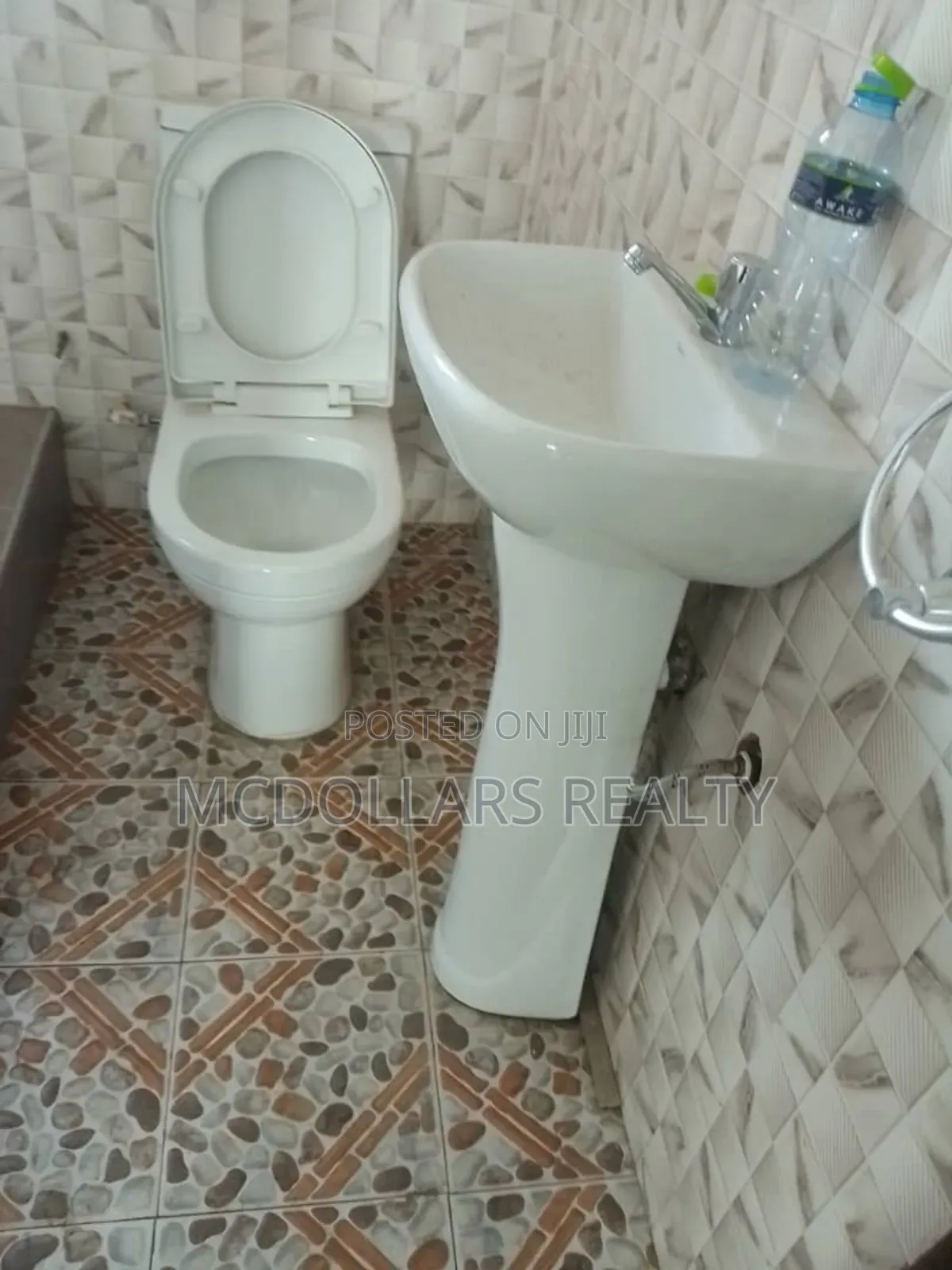 Neat Chamber and Hall Apartment for Rent, Kwashieman