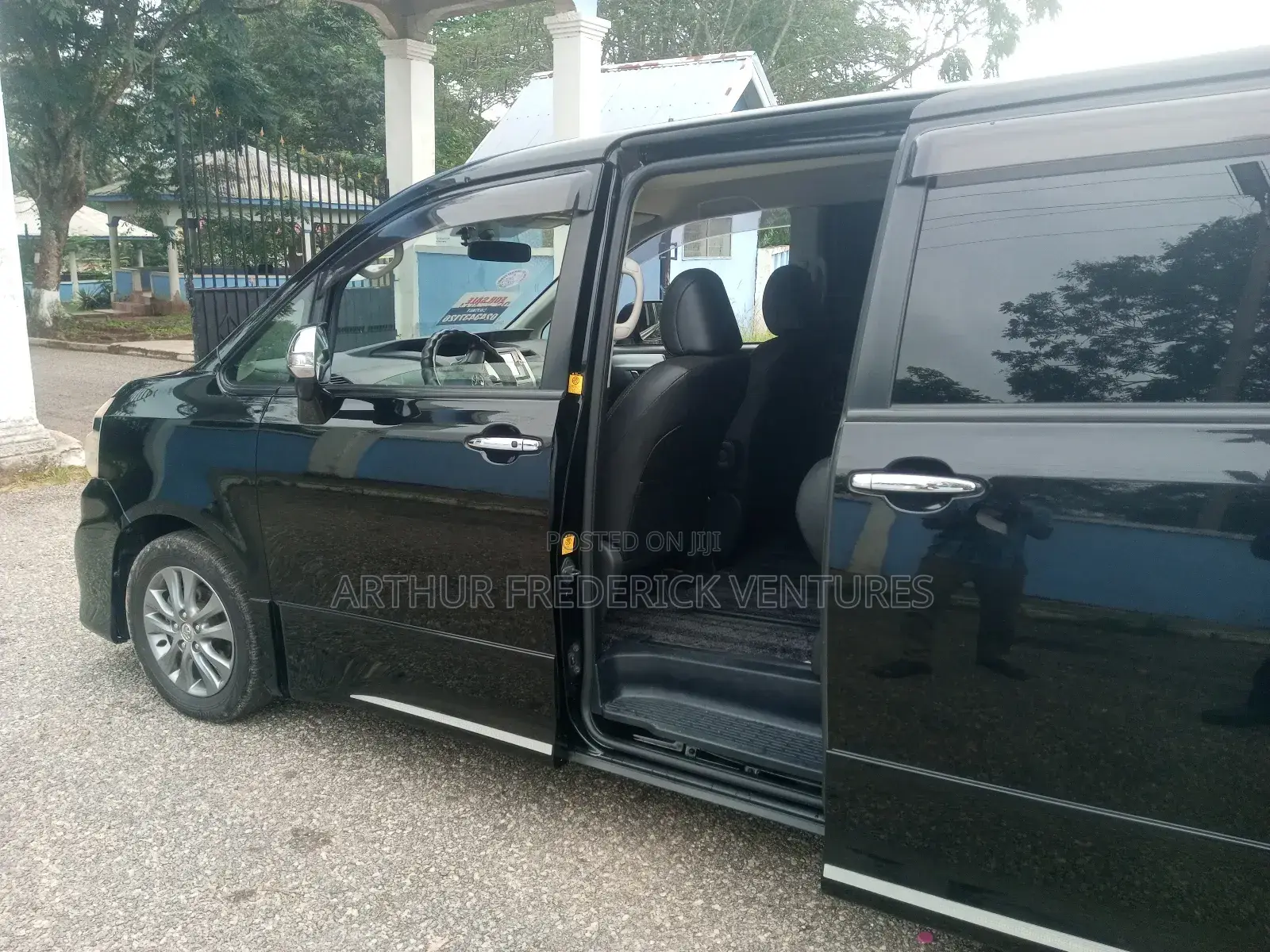 Toyota Voxy 2013 Black