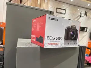Retro Aesthetic Canon Eos 600d DSLR for Beginner Hobby Shooters