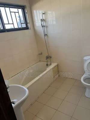 3bdrm House in Devtraco Court, Tema Metropolitan for sale