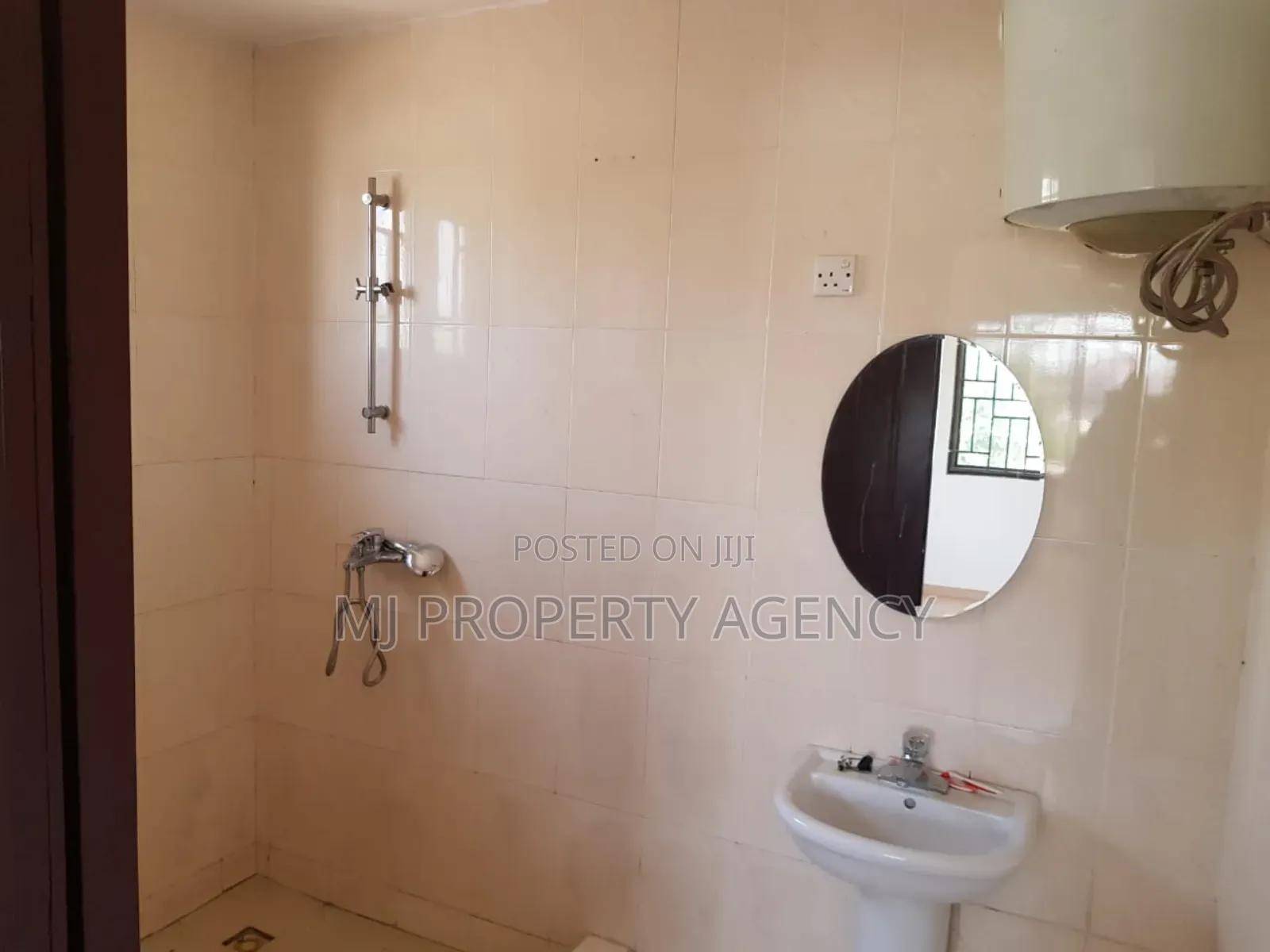 3bdrm House in Devtraco Court, Tema Metropolitan for sale