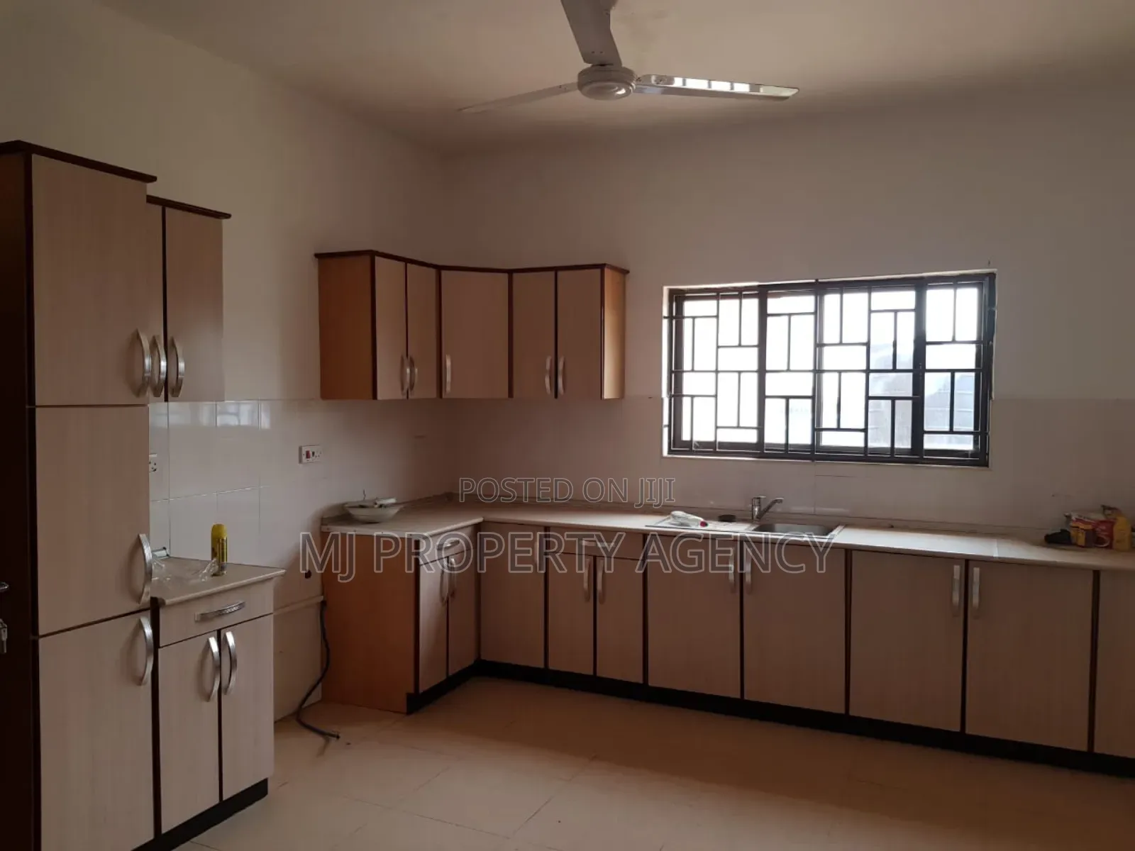 3bdrm House in Devtraco Court, Tema Metropolitan for sale