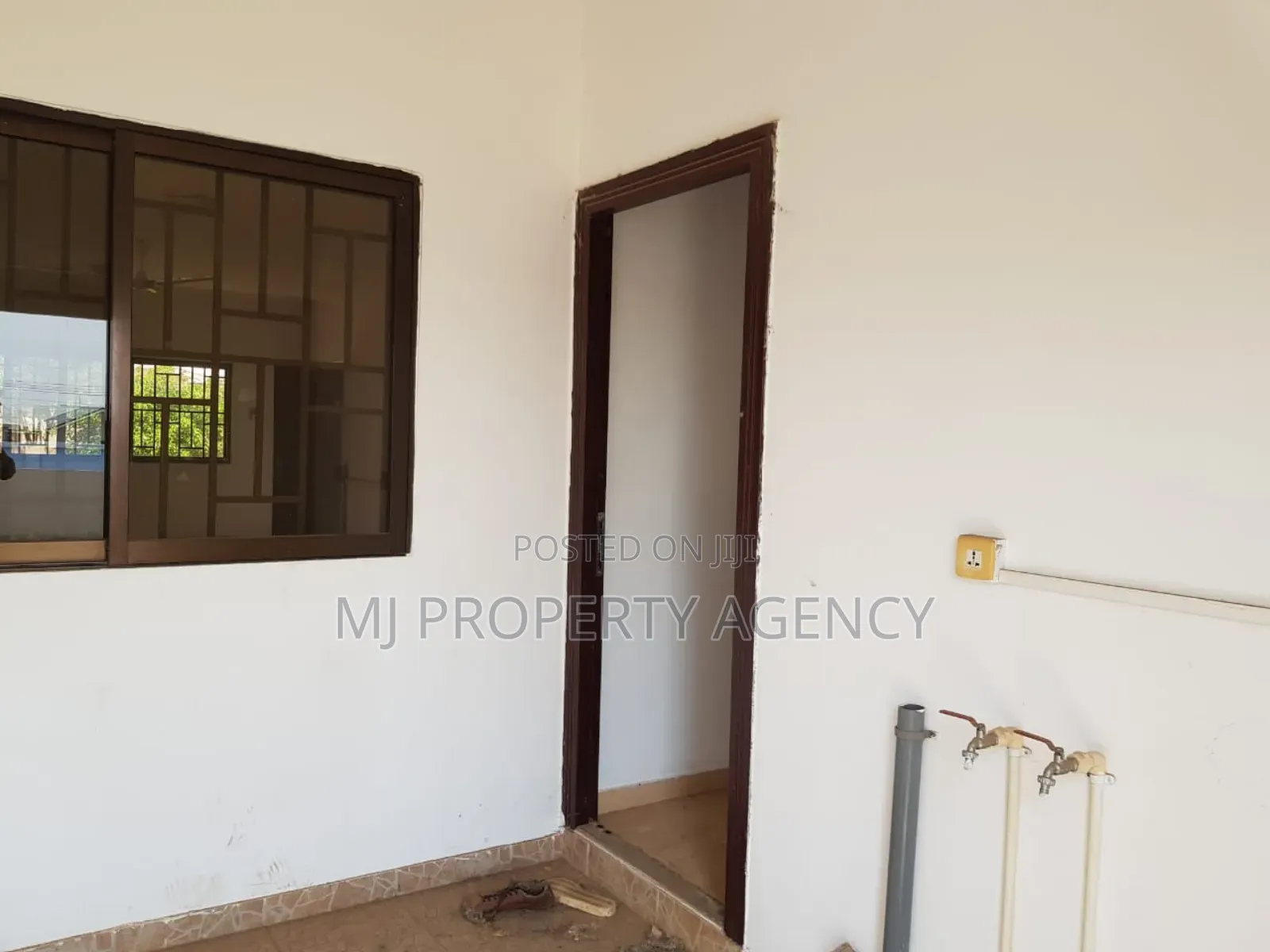 3bdrm House in Devtraco Court, Tema Metropolitan for sale