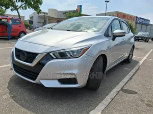 Nissan Versa 2022 Silver