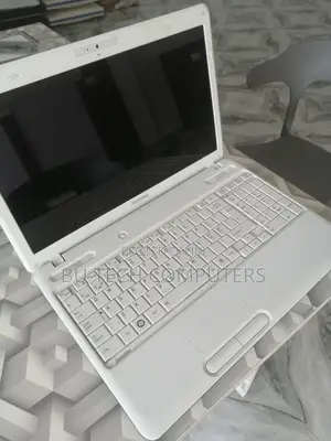 Laptop Toshiba Satellite C850 4GB Intel Core i5 HDD 500GB