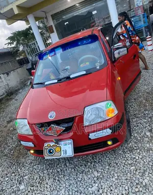 Hyundai H200 2000 Red
